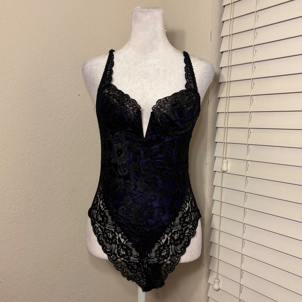 Victorias Secret Gold Label Black Lace Purple Bodice V-Notch Bodysuit Size M